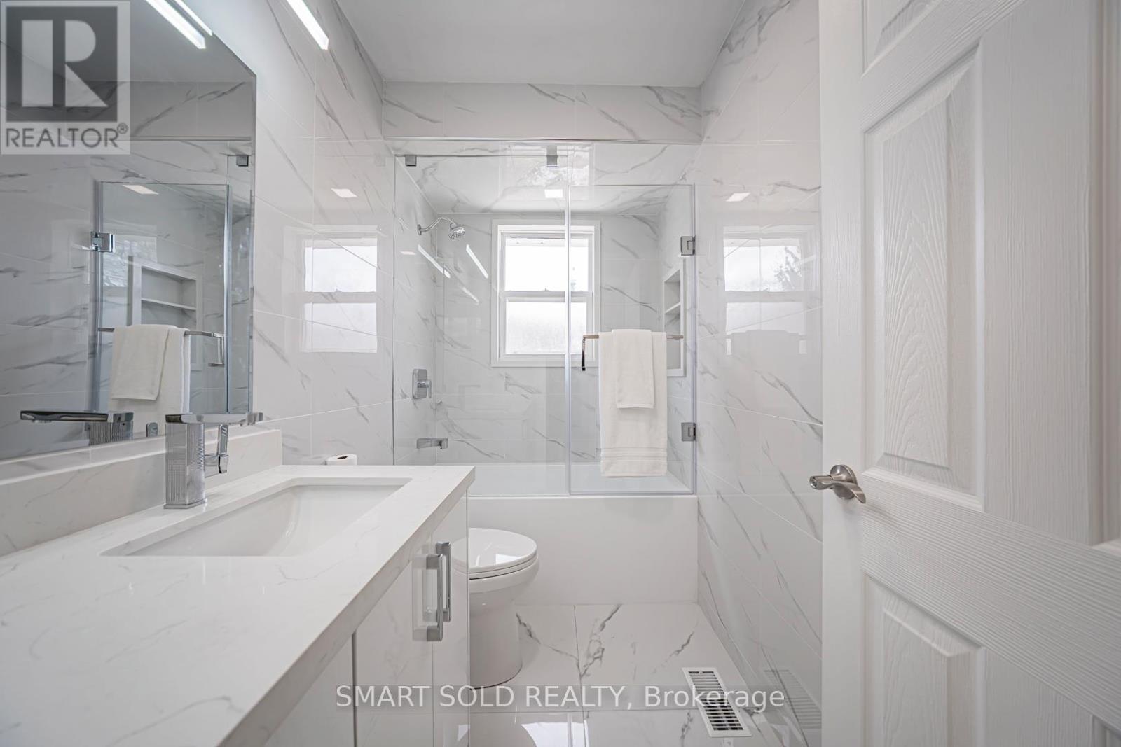 995 Garrard Avenue, Mississauga, Ontario  L5E 1L4 - Photo 37 - W12885392