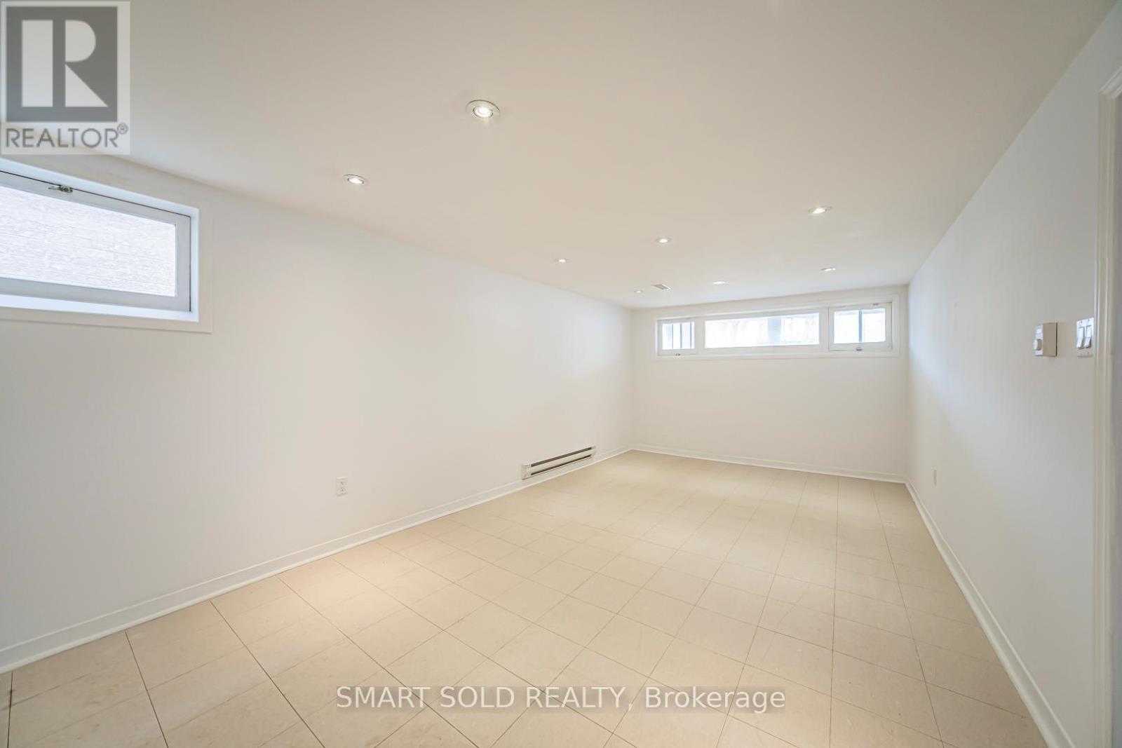 995 Garrard Avenue, Mississauga, Ontario  L5E 1L4 - Photo 43 - W12885392