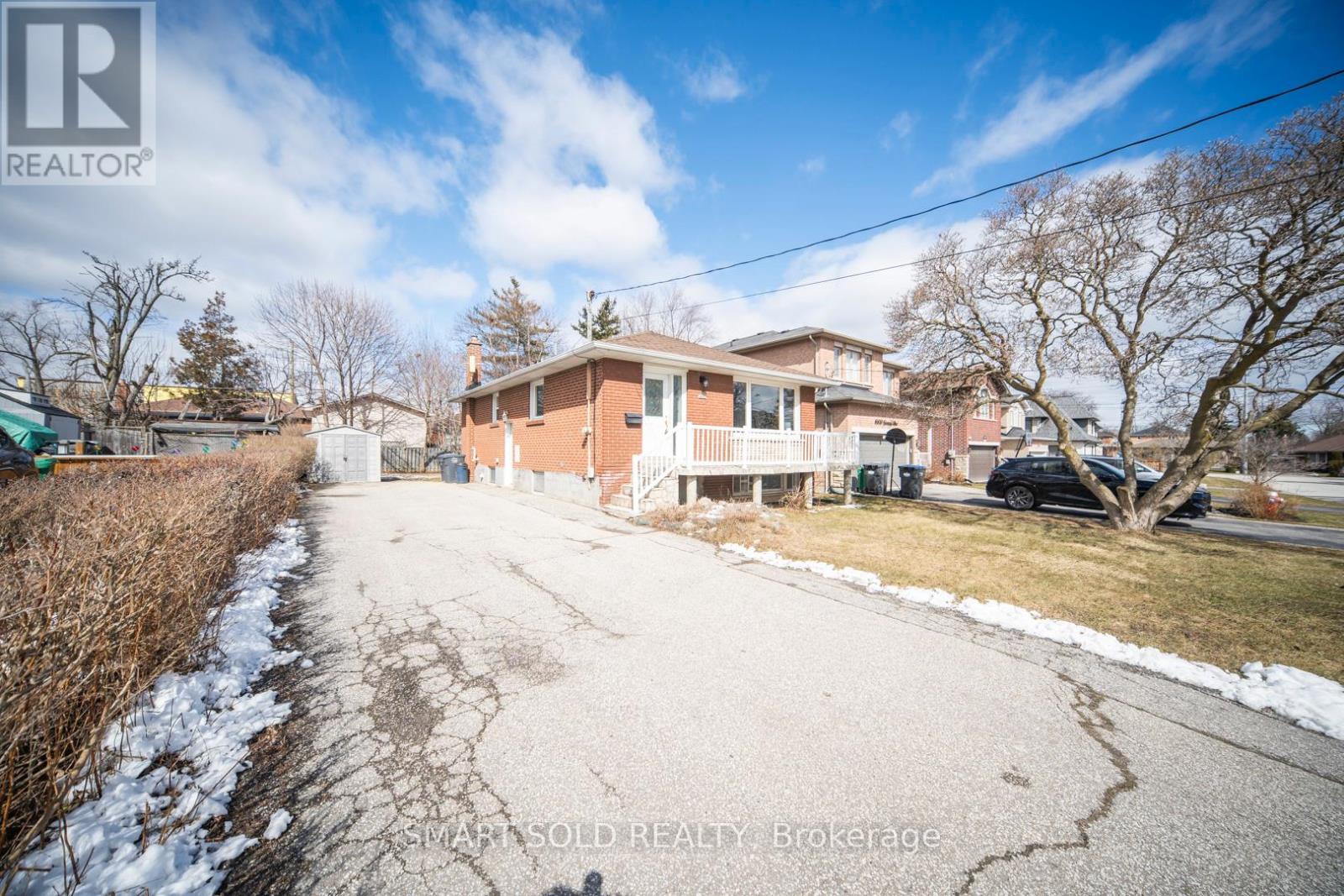 995 Garrard Avenue, Mississauga, Ontario  L5E 1L4 - Photo 6 - W12885392