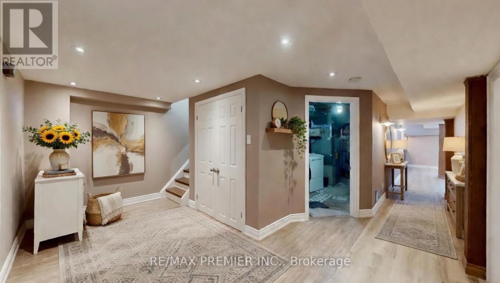 160 Verobeach Boulevard, Toronto, Ontario  M9M 1R3 - Photo 12 - W12885396