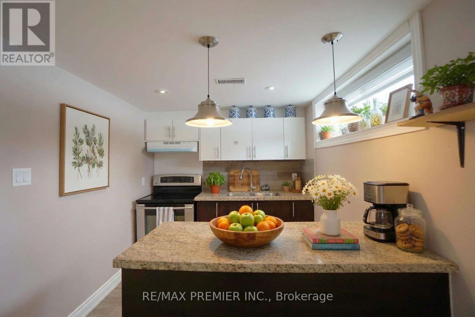 160 Verobeach Boulevard, Toronto, Ontario  M9M 1R3 - Photo 14 - W12885396