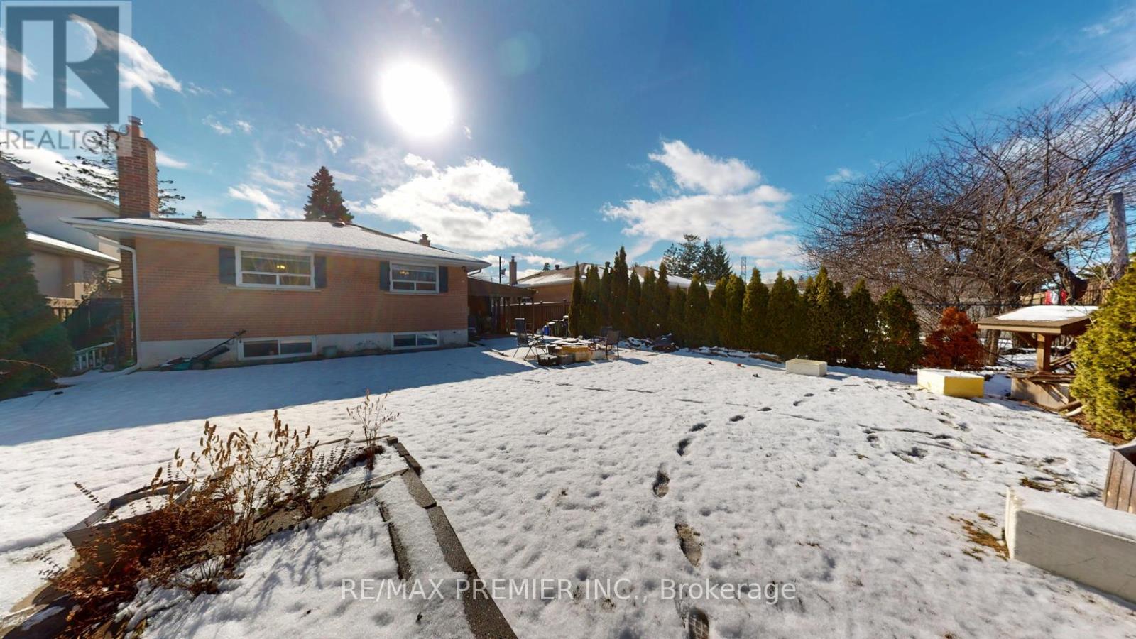 160 Verobeach Boulevard, Toronto, Ontario  M9M 1R3 - Photo 16 - W12885396