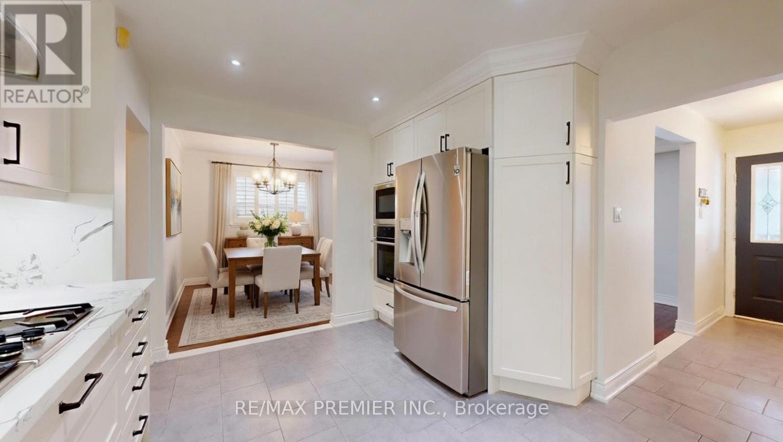 160 Verobeach Boulevard, Toronto, Ontario  M9M 1R3 - Photo 6 - W12885396