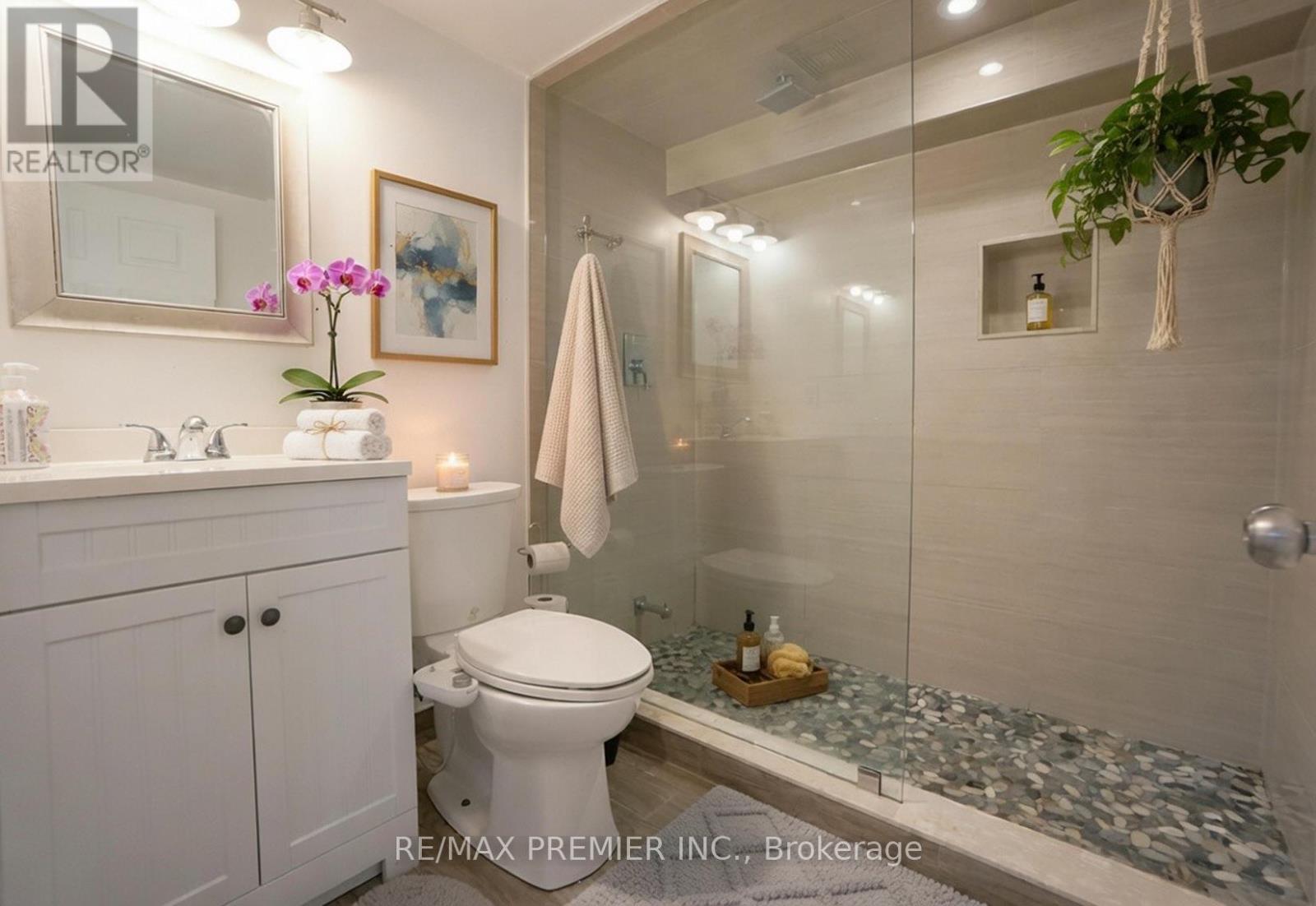 160 Verobeach Boulevard, Toronto, Ontario  M9M 1R3 - Photo 9 - W12885396