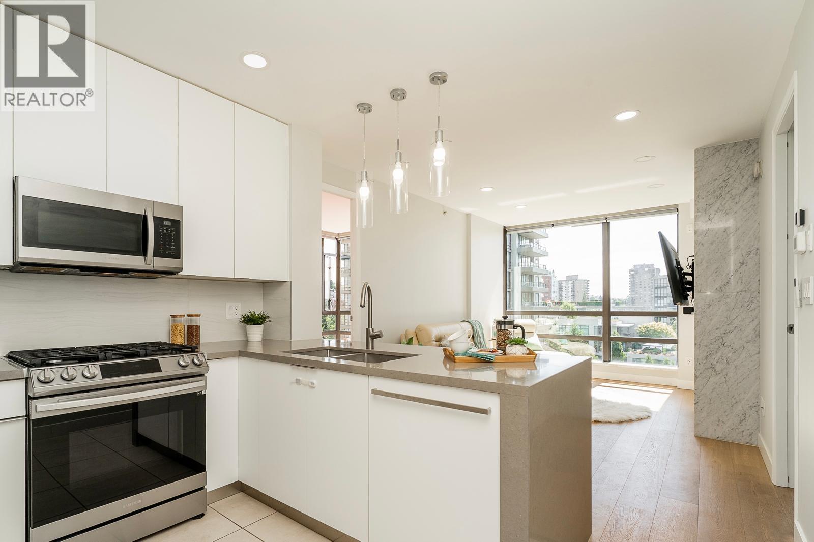 1002 170 W 1ST STREET, North Vancouver, British Columbia