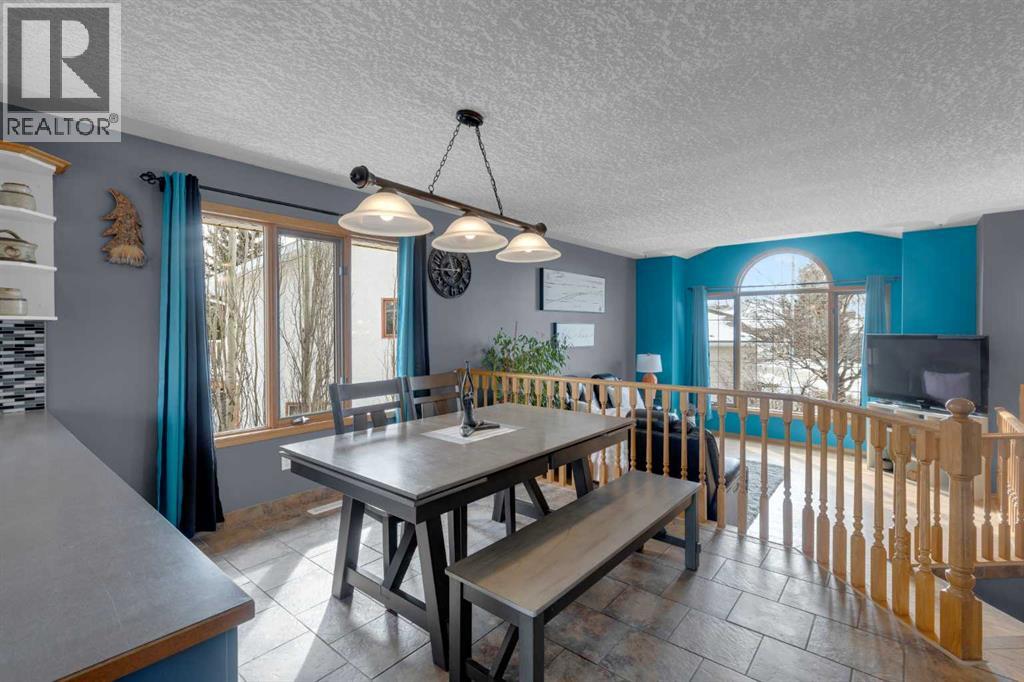 108 West Terrace Bay, Cochrane, Alberta  T4C 1R7 - Photo 9 - A2284491