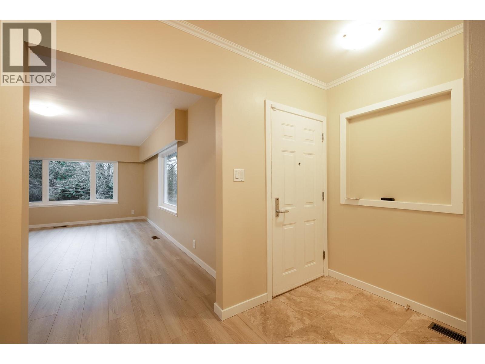 111 Bonnymuir Drive, West Vancouver, British Columbia  V7S 1L4 - Photo 3 - R3077440