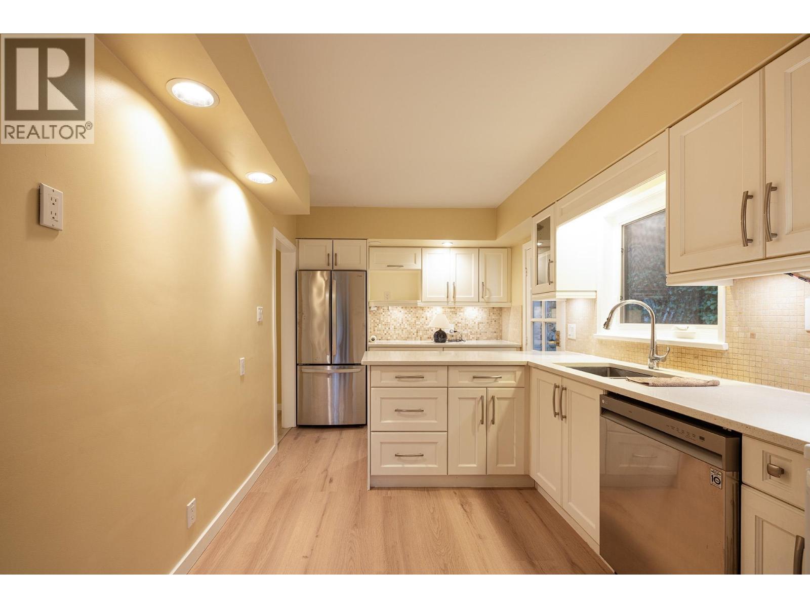 111 Bonnymuir Drive, West Vancouver, British Columbia  V7S 1L4 - Photo 5 - R3077440