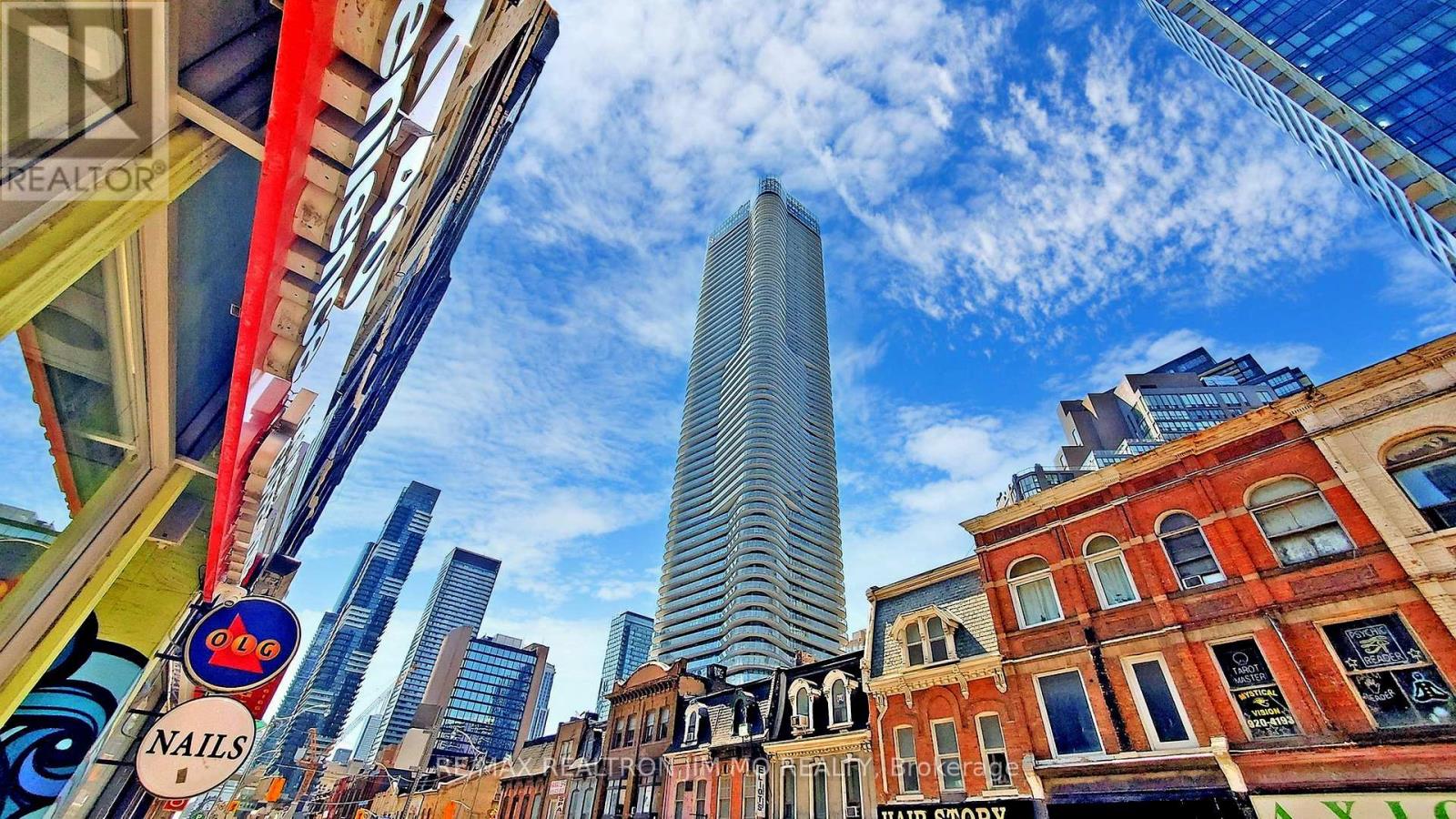 1501 - 11 Wellesley Street W, Toronto, Ontario M4Y 0G4 - Photo 2 - C12885418