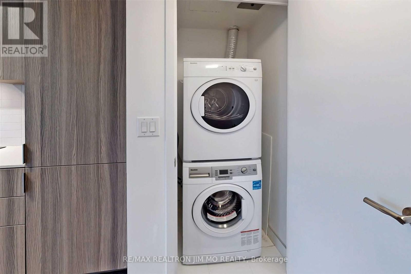 1501 - 11 Wellesley Street W, Toronto, Ontario M4Y 0G4 - Photo 24 - C12885418