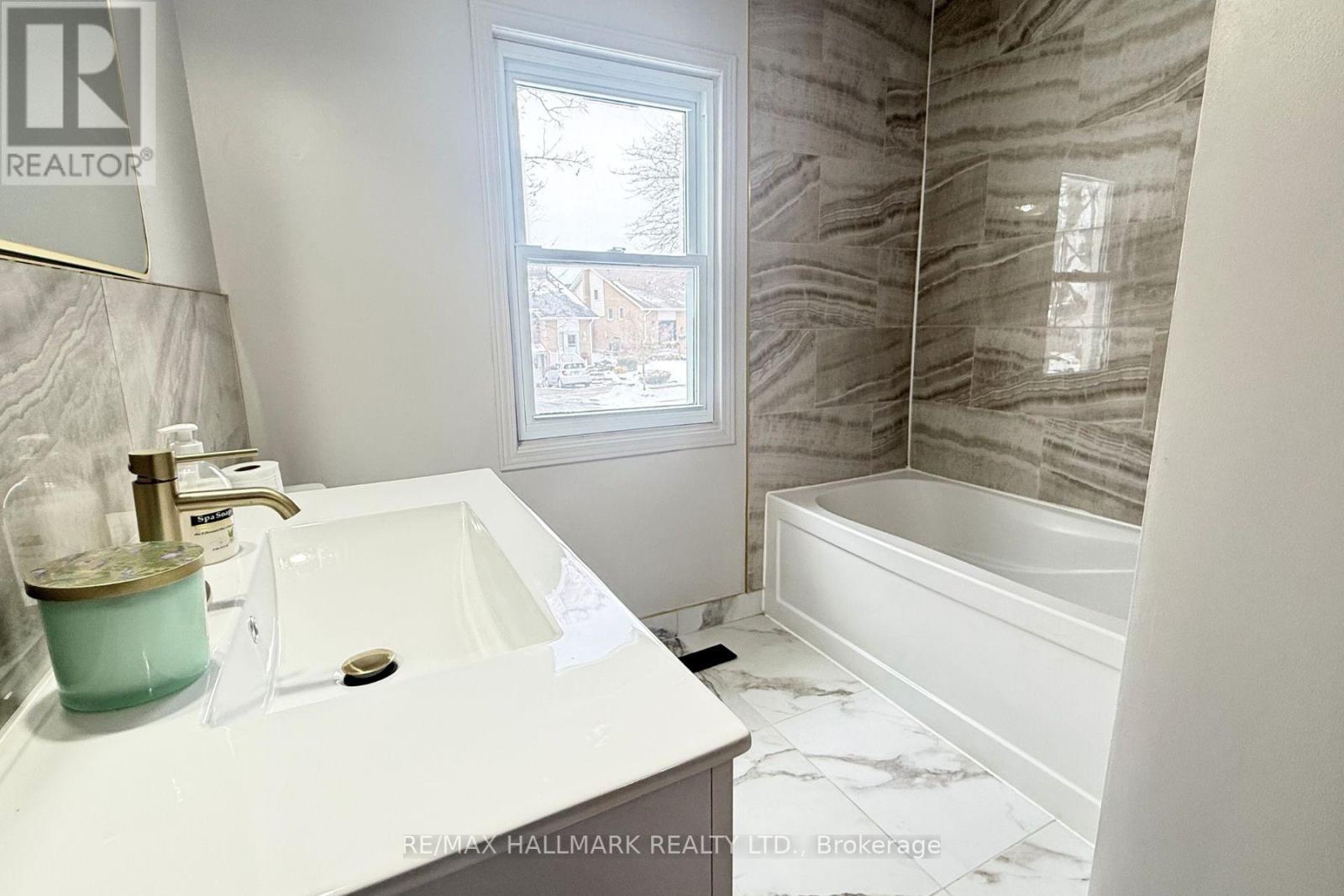 103 Guthrie Crescent, Whitby, Ontario  L1P 1A6 - Photo 9 - E12885434