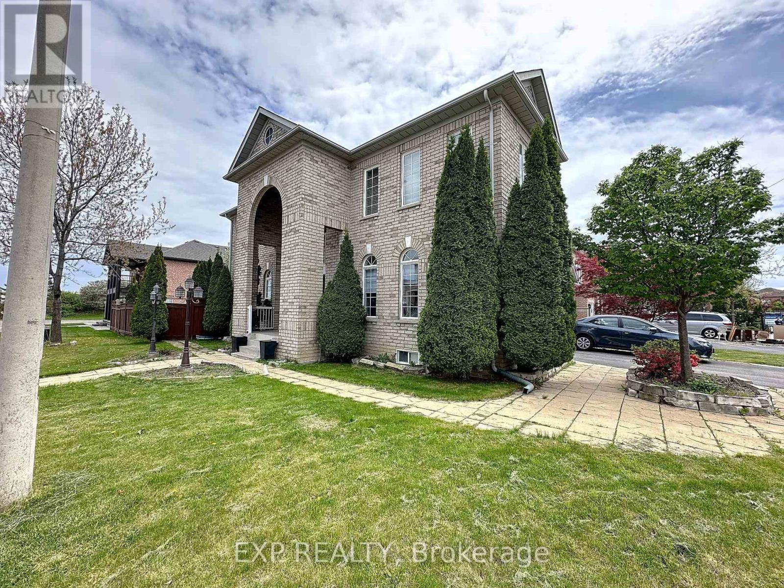 129 Ledge Rock Drive, Vaughan, Ontario  L4H 2G7 - Photo 2 - N12885420