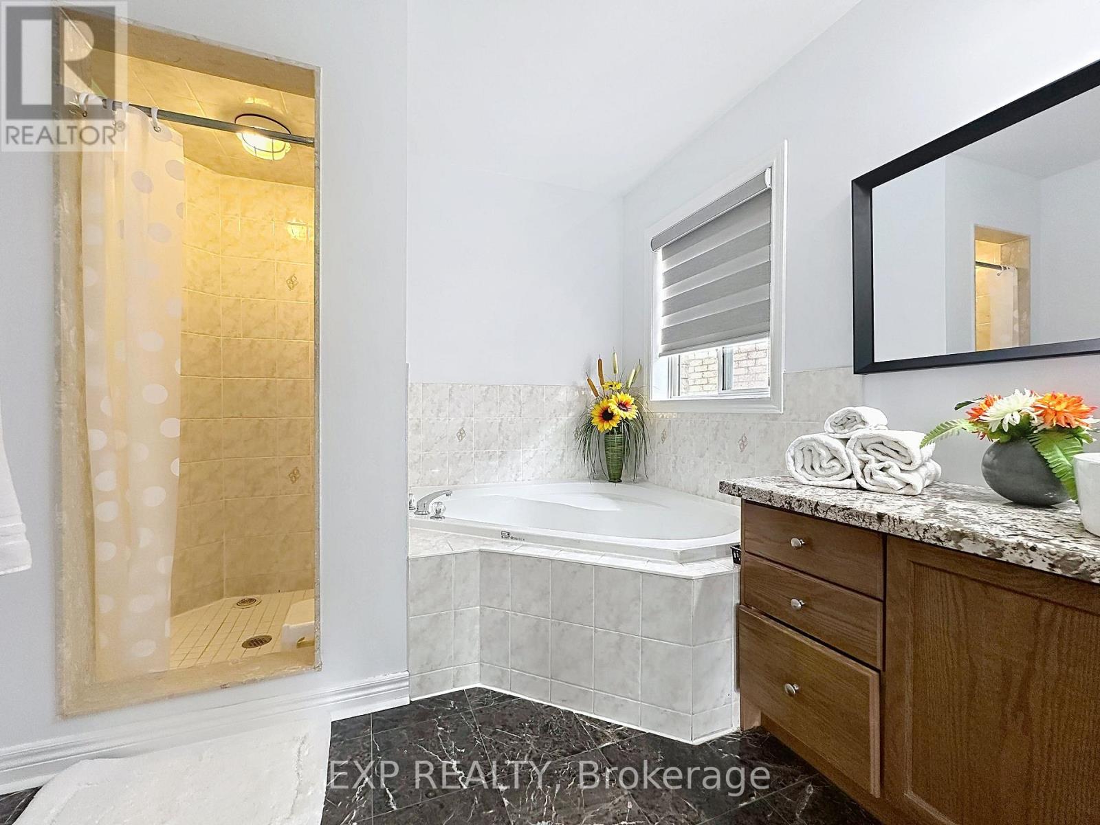 129 Ledge Rock Drive, Vaughan, Ontario  L4H 2G7 - Photo 25 - N12885420