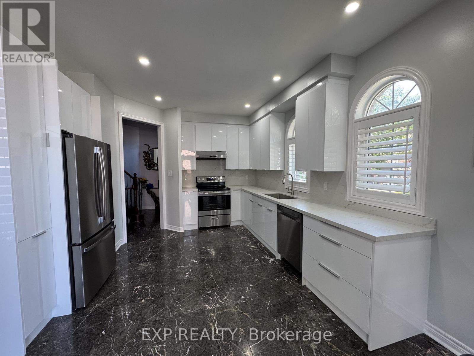 129 Ledge Rock Drive, Vaughan, Ontario  L4H 2G7 - Photo 7 - N12885420