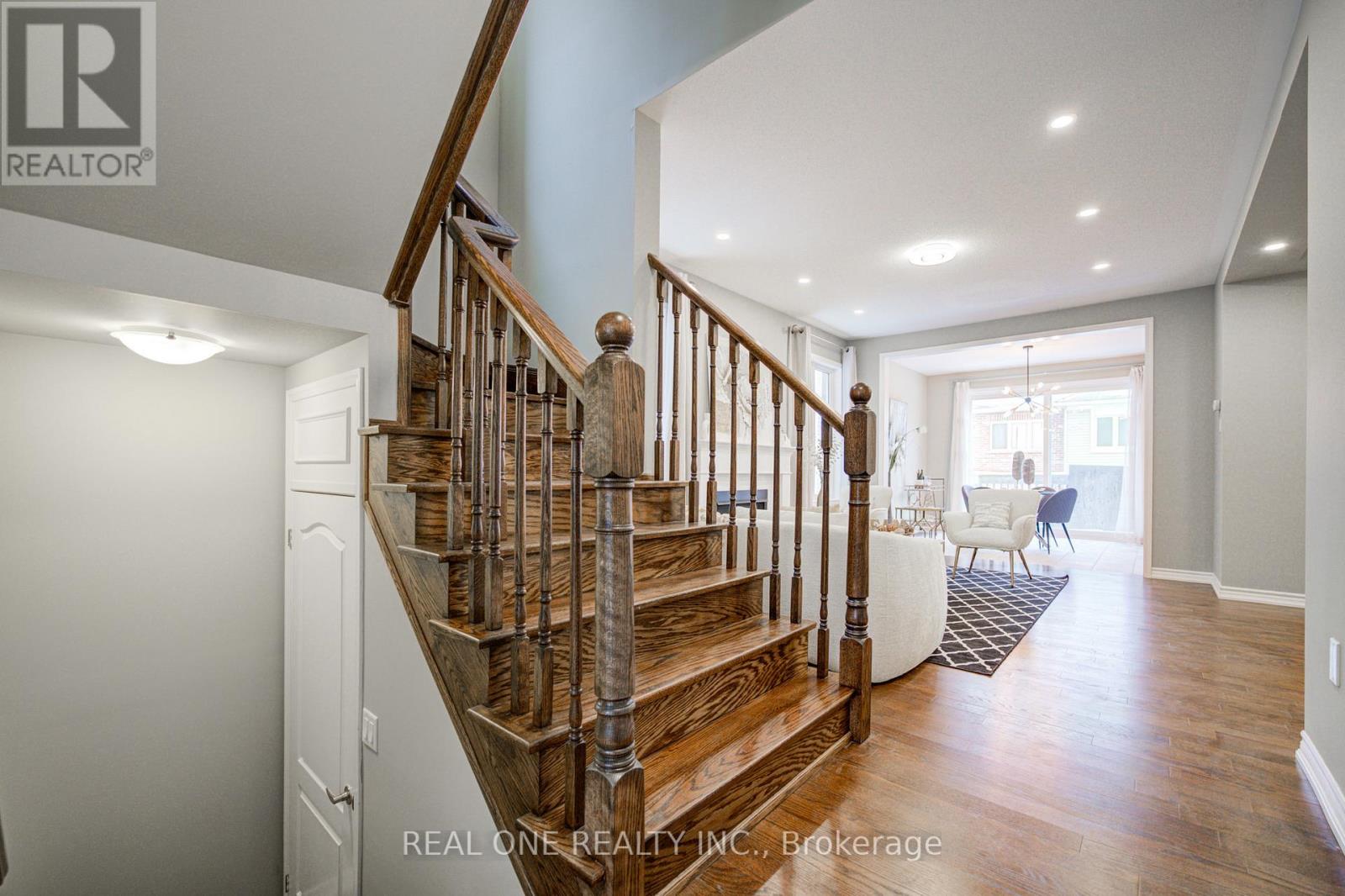 396 Thomas Phillips Drive, Aurora, Ontario  L4G 0T2 - Photo 5 - N12885444