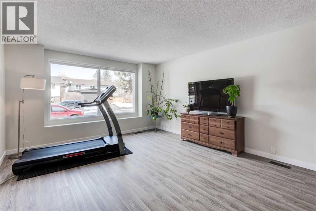 959 Bracewood Rise Sw, Calgary, Alberta  T5W 3E8 - Photo 11 - A2289112