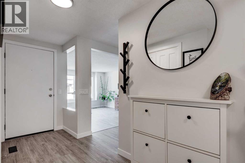 959 Bracewood Rise Sw, Calgary, Alberta  T5W 3E8 - Photo 18 - A2289112