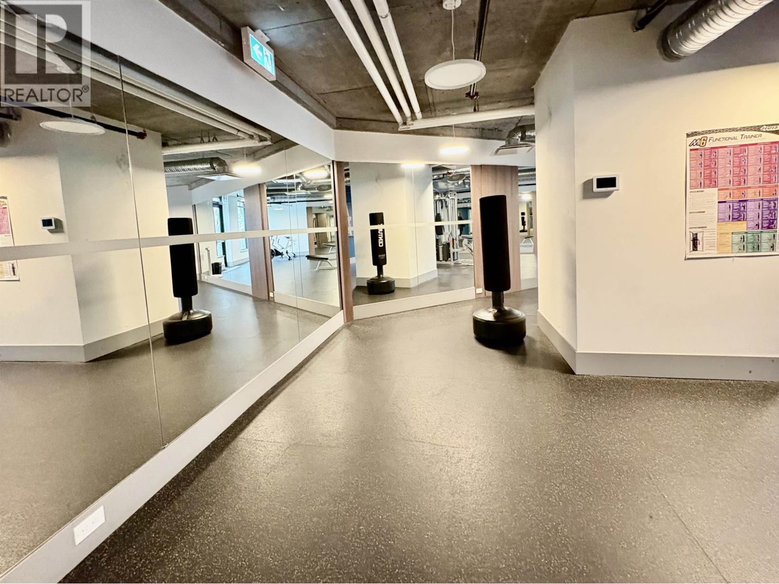 Listing Picture 30 of 32 : 8842 UNIVERSITY CRESCENT, Burnaby / 本拿比 - 魯藝地產 Yvonne Lu Group - MLS Medallion Club Member