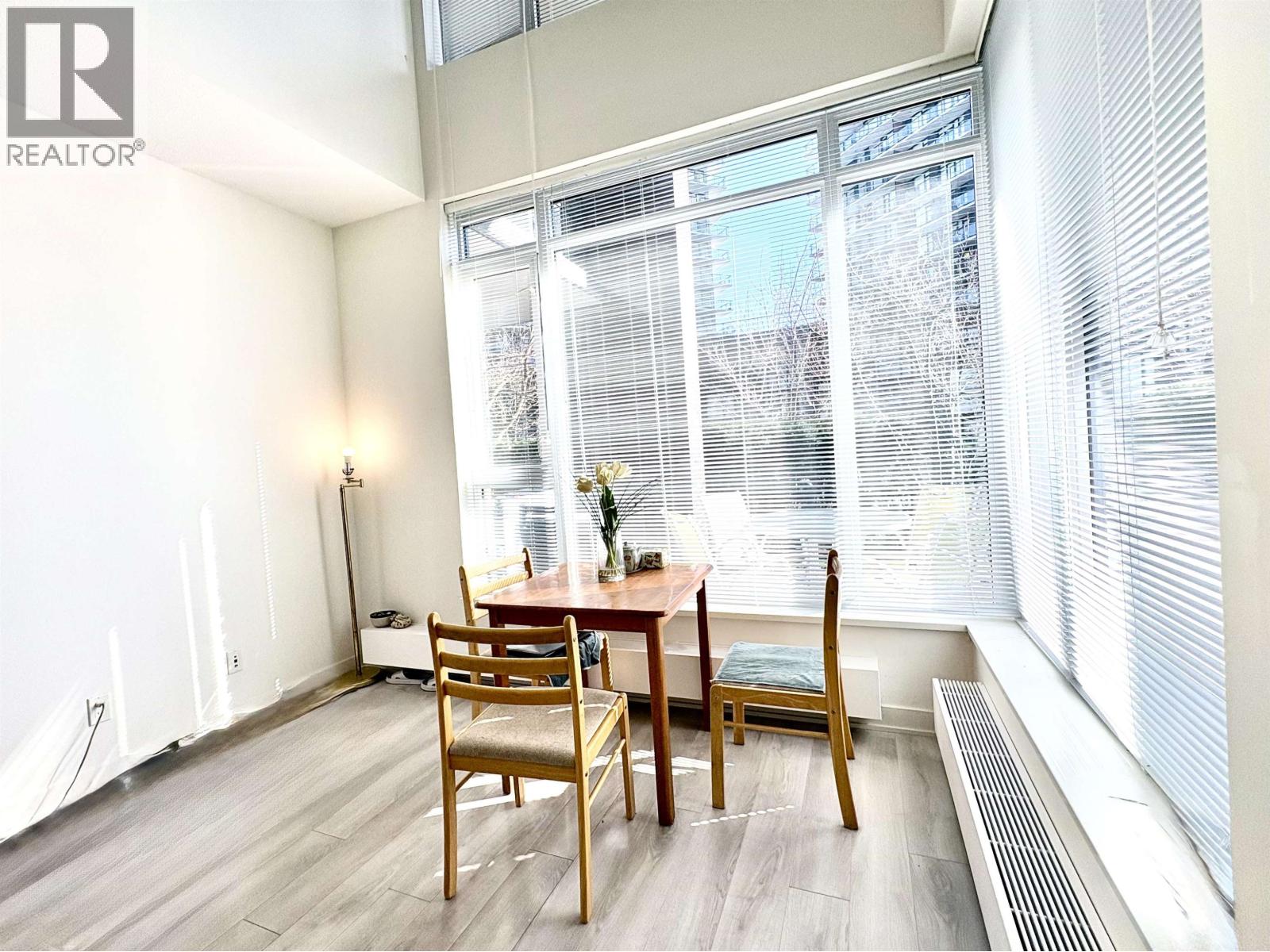 Listing Picture 7 of 32 : 8842 UNIVERSITY CRESCENT, Burnaby / 本拿比 - 魯藝地產 Yvonne Lu Group - MLS Medallion Club Member