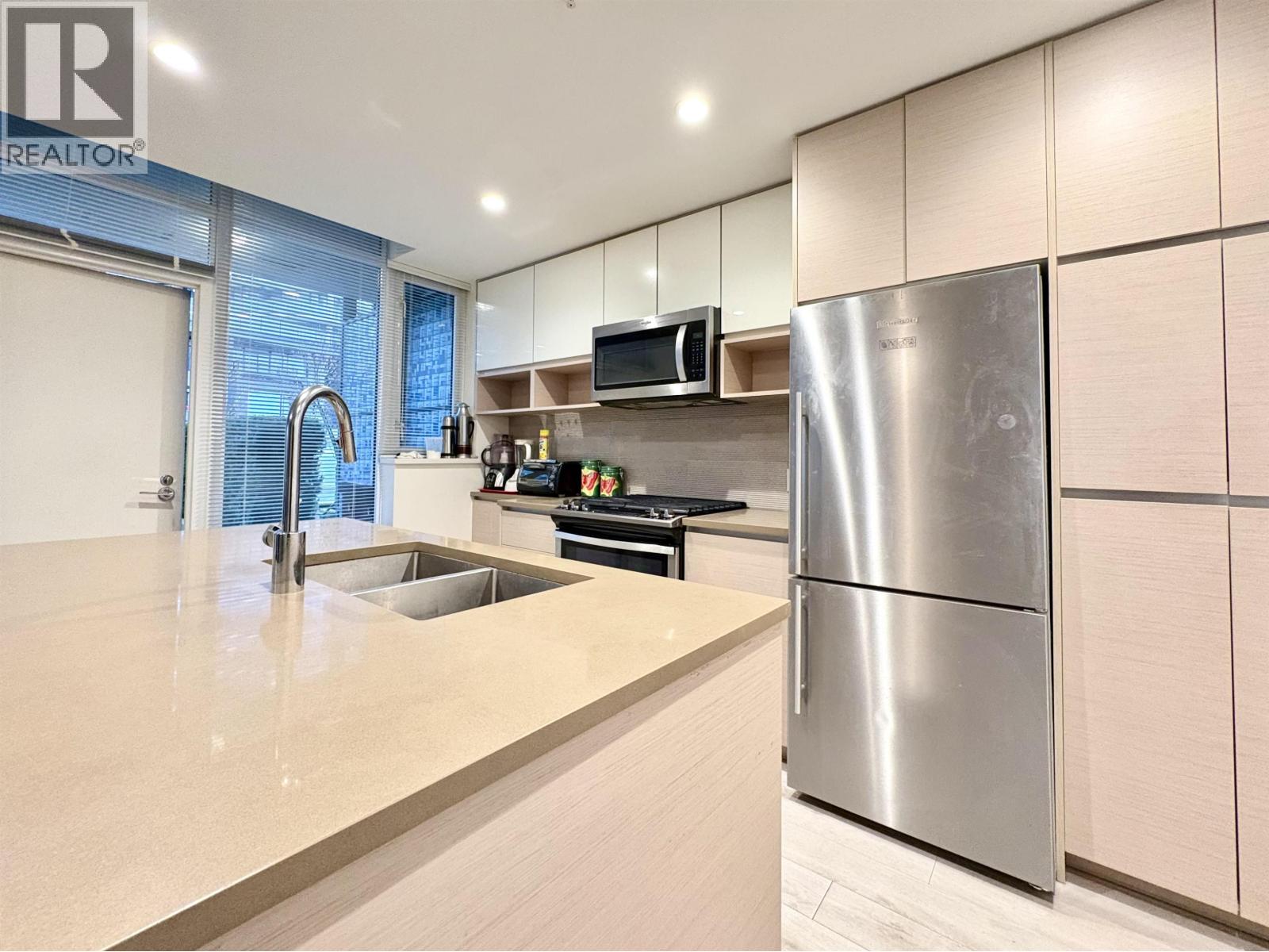 Listing Picture 11 of 32 : 8842 UNIVERSITY CRESCENT, Burnaby / 本拿比 - 魯藝地產 Yvonne Lu Group - MLS Medallion Club Member