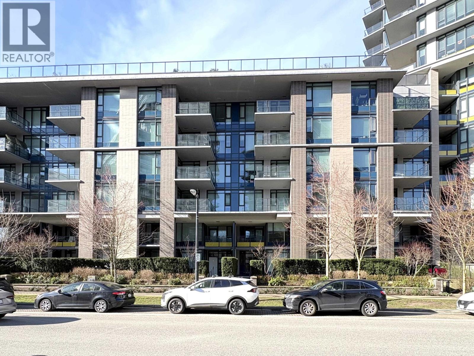 Listing Picture 4 of 32 : 8842 UNIVERSITY CRESCENT, Burnaby / 本拿比 - 魯藝地產 Yvonne Lu Group - MLS Medallion Club Member