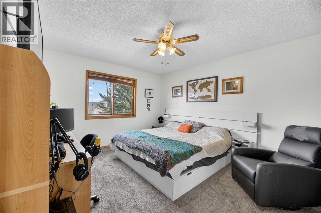 592 Meadowbrook Bay SE, Airdrie, Alberta  T4A 2A9 - Photo 15 - A2290512