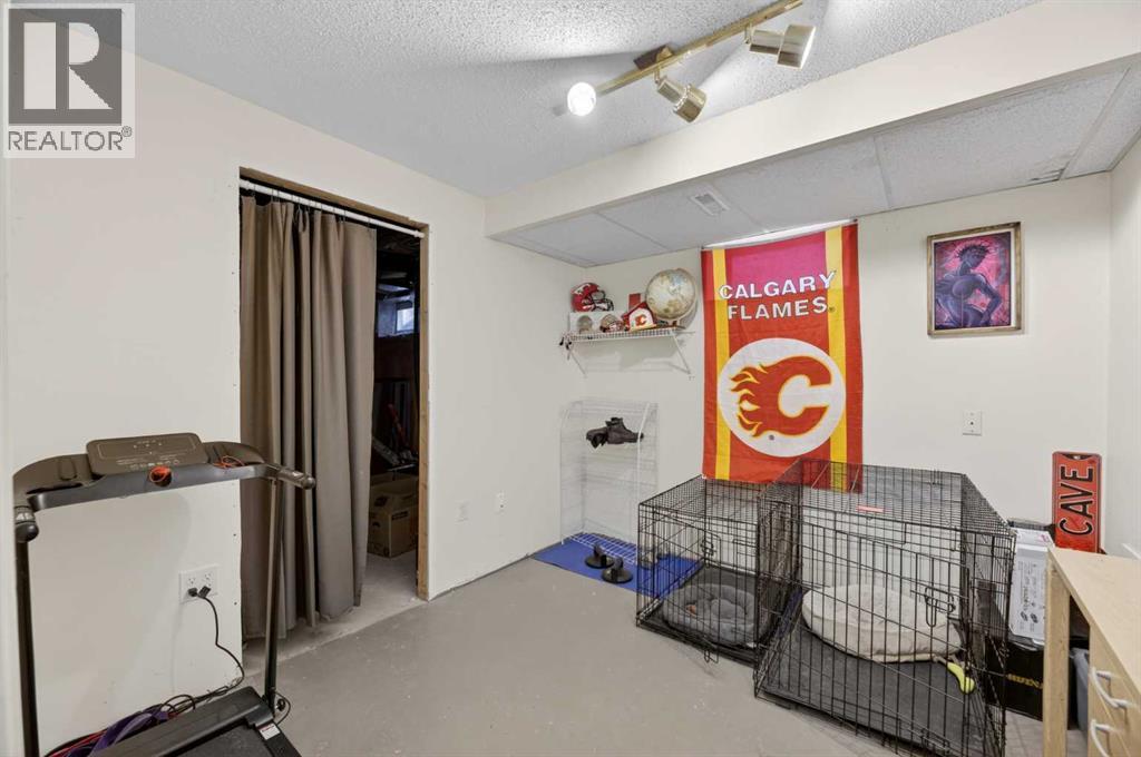 592 Meadowbrook Bay SE, Airdrie, Alberta  T4A 2A9 - Photo 23 - A2290512