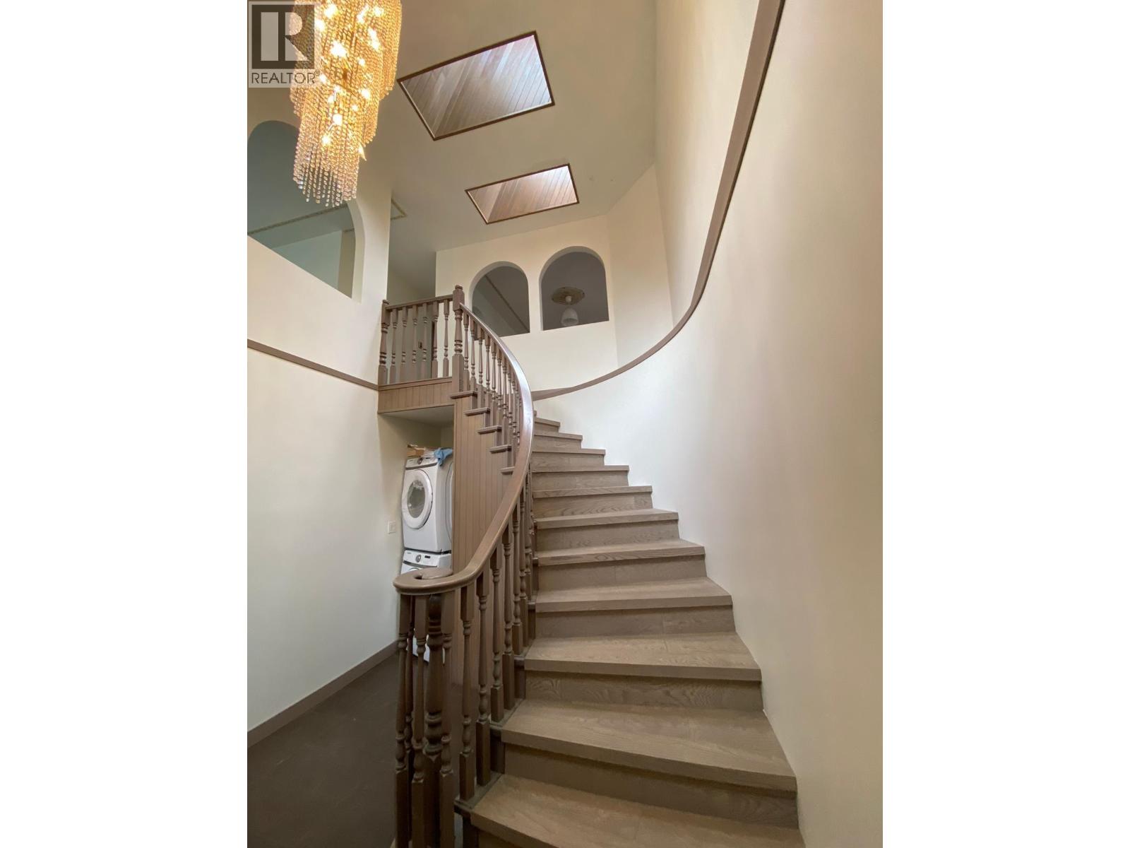 6372 Elgin Street, Vancouver, British Columbia  V5W 3K3 - Photo 3 - R3098983