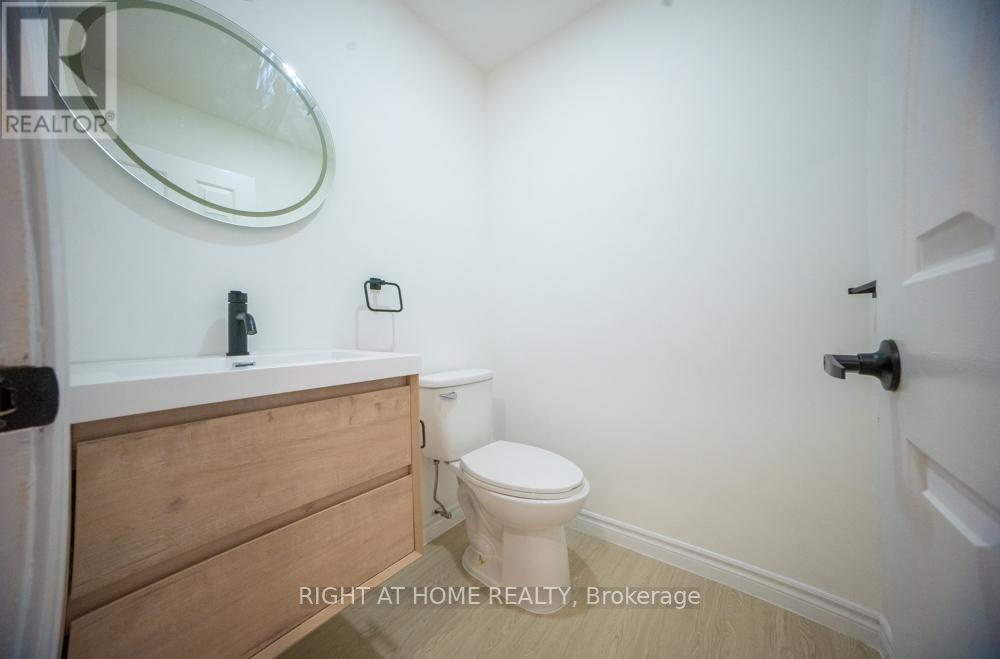 3932 Rushton Crescent, Mississauga, Ontario L5L 4H8 - Photo 5 - W12803172
