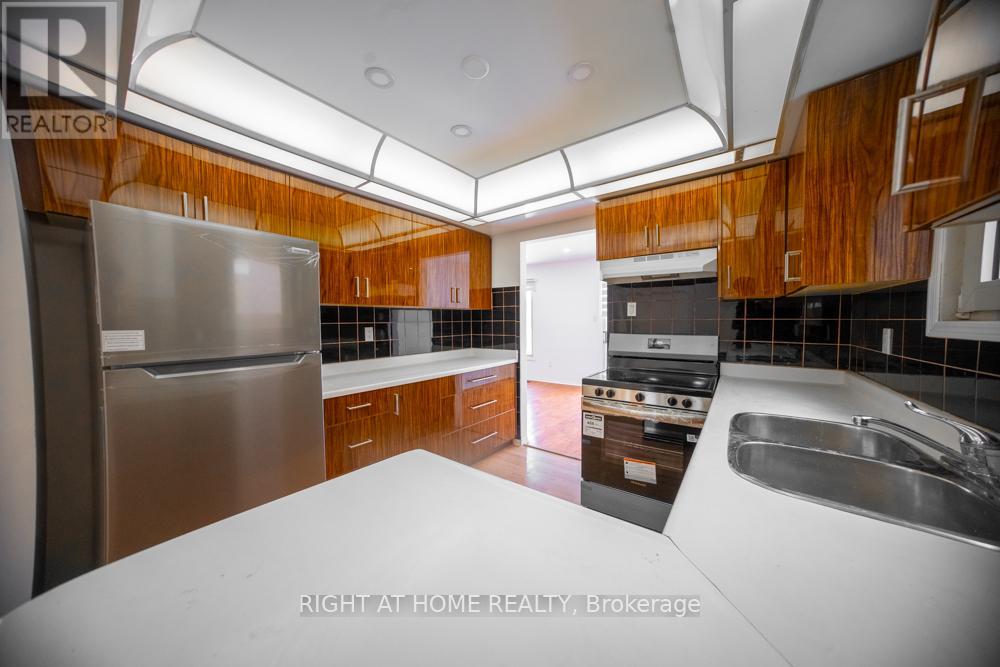 3932 Rushton Crescent, Mississauga, Ontario L5L 4H8 - Photo 8 - W12803172