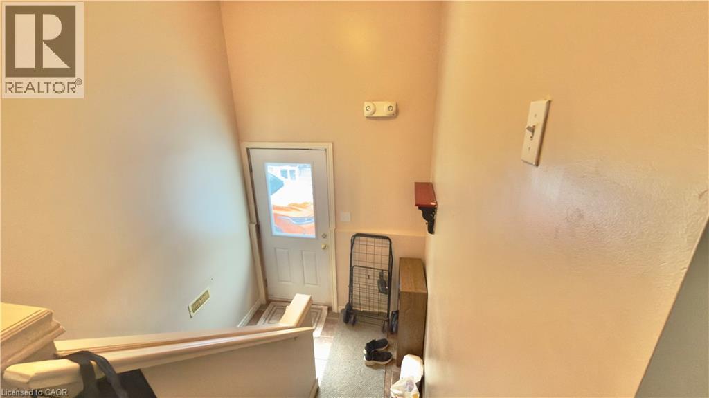 16 Marshall Street Unit# B, Waterloo, Ontario  N2J 2T2 - Photo 10 - 40812359