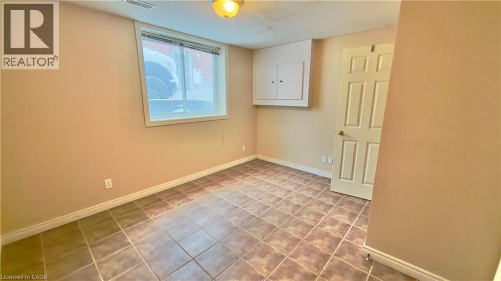 16 Marshall Street Unit# B, Waterloo, Ontario  N2J 2T2 - Photo 13 - 40812359