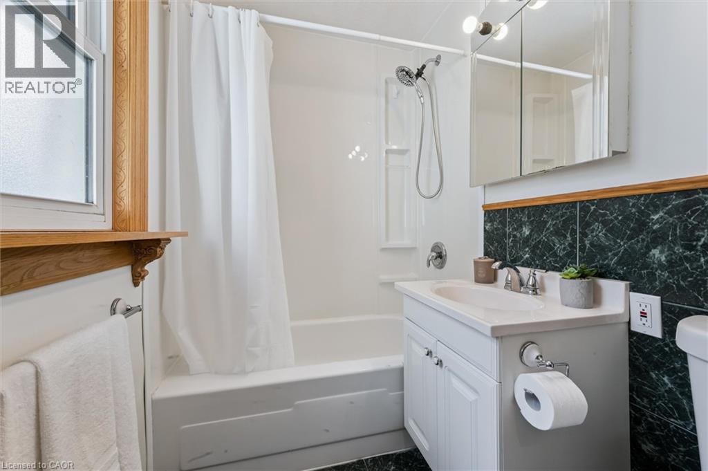 129 Talbot Street, Kitchener, Ontario  N2M 2B2 - Photo 18 - 40810116