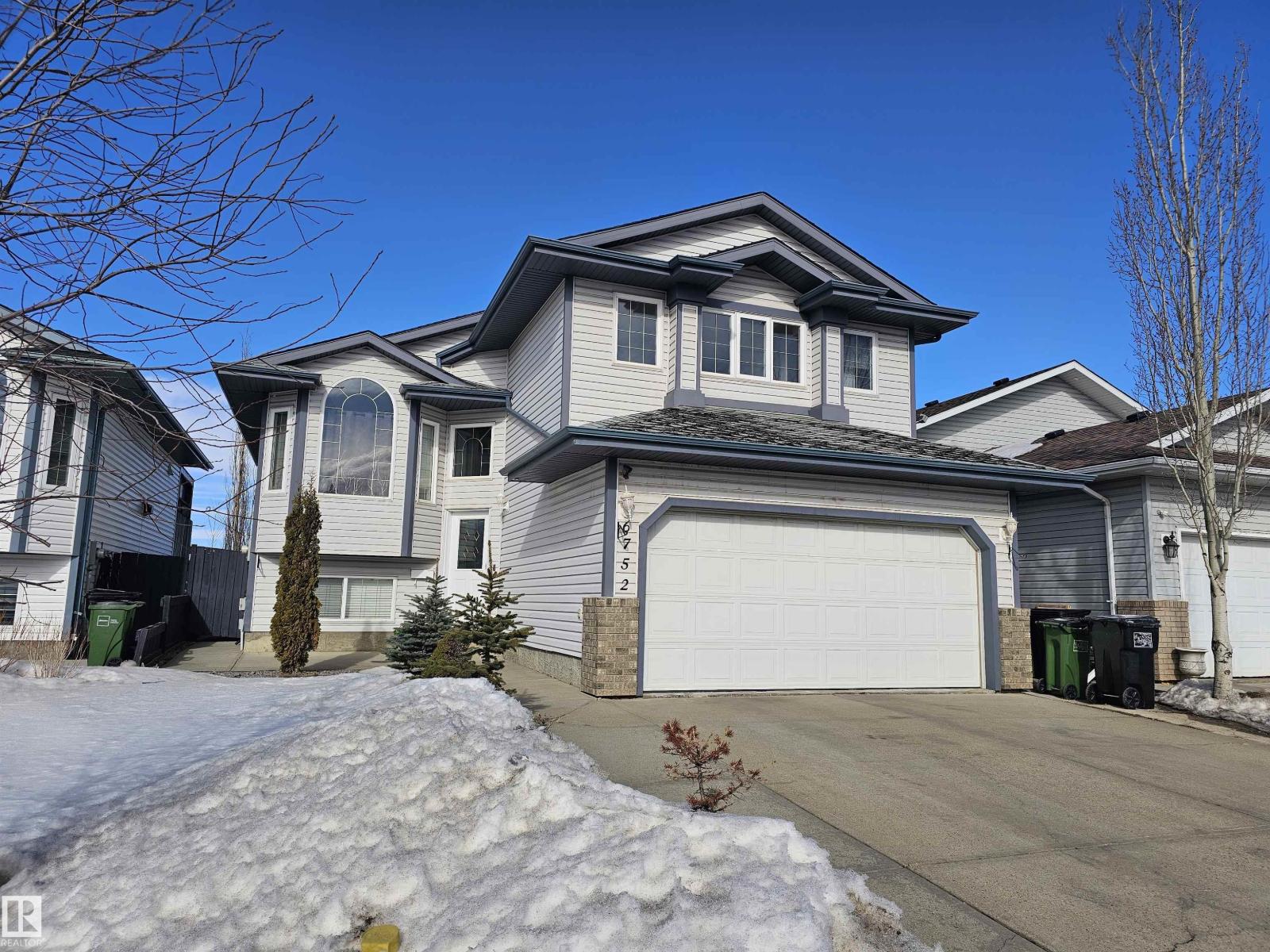 6752 166 AV NW, edmonton, Alberta