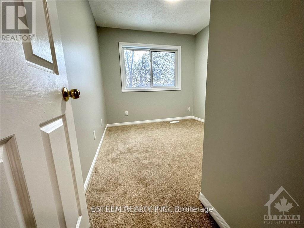 1464 Baseline Road, Ottawa, Ontario  K2C 0B2 - Photo 6 - X12885544