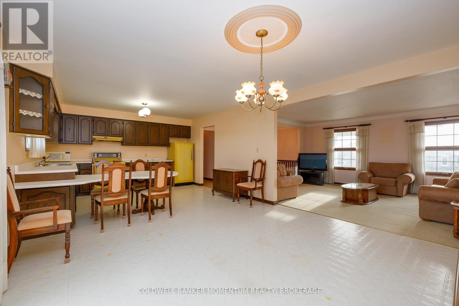 64 Larchwood Circle, Welland (N. Welland), Ontario  L3C 6T2 - Photo 12 - X12885488