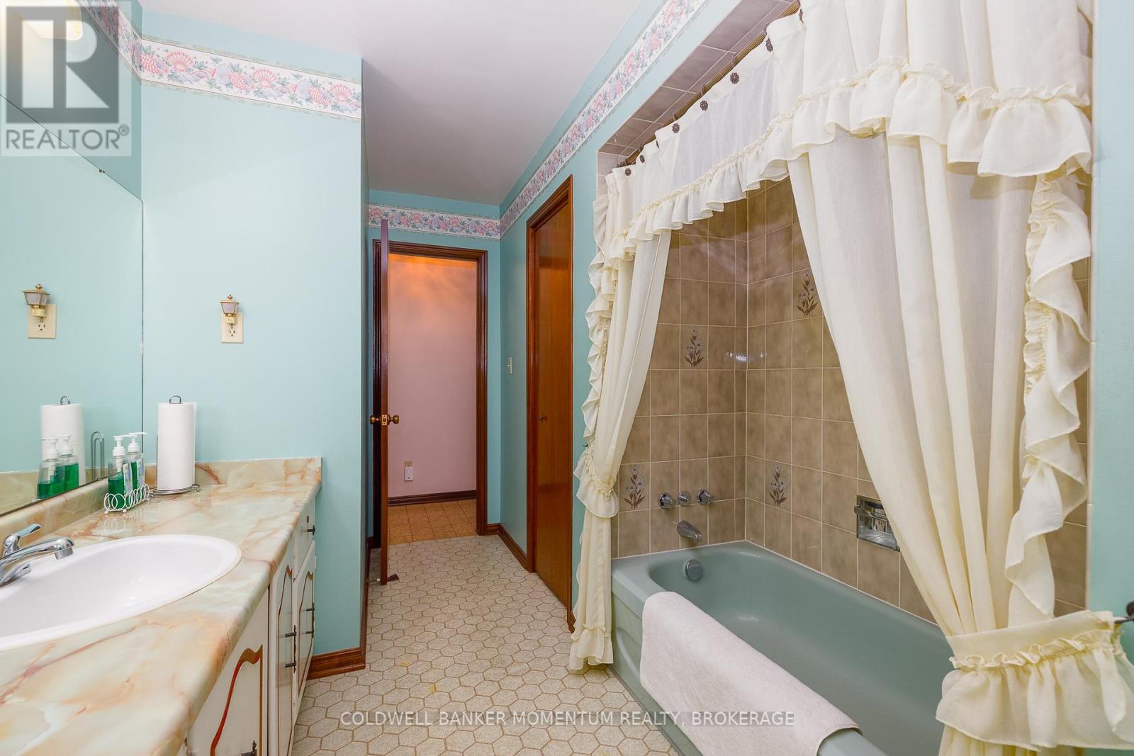 64 Larchwood Circle, Welland (N. Welland), Ontario  L3C 6T2 - Photo 19 - X12885488