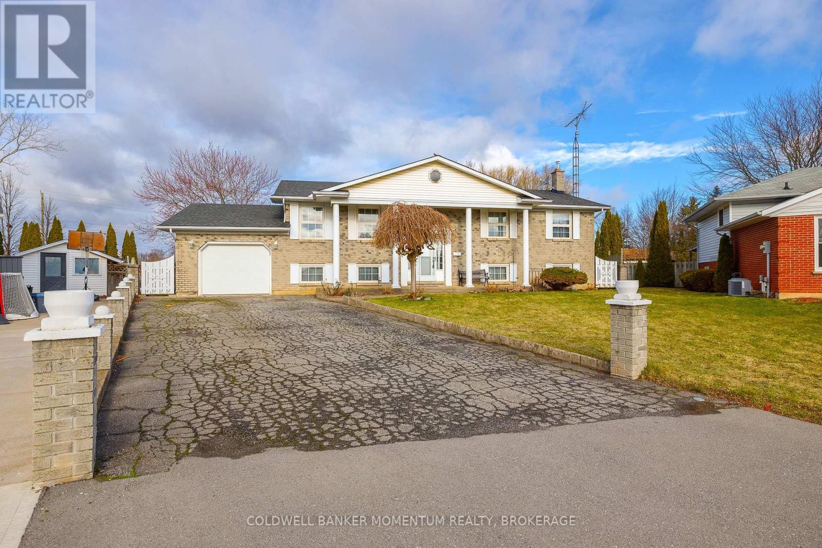 64 Larchwood Circle, Welland (N. Welland), Ontario  L3C 6T2 - Photo 2 - X12885488