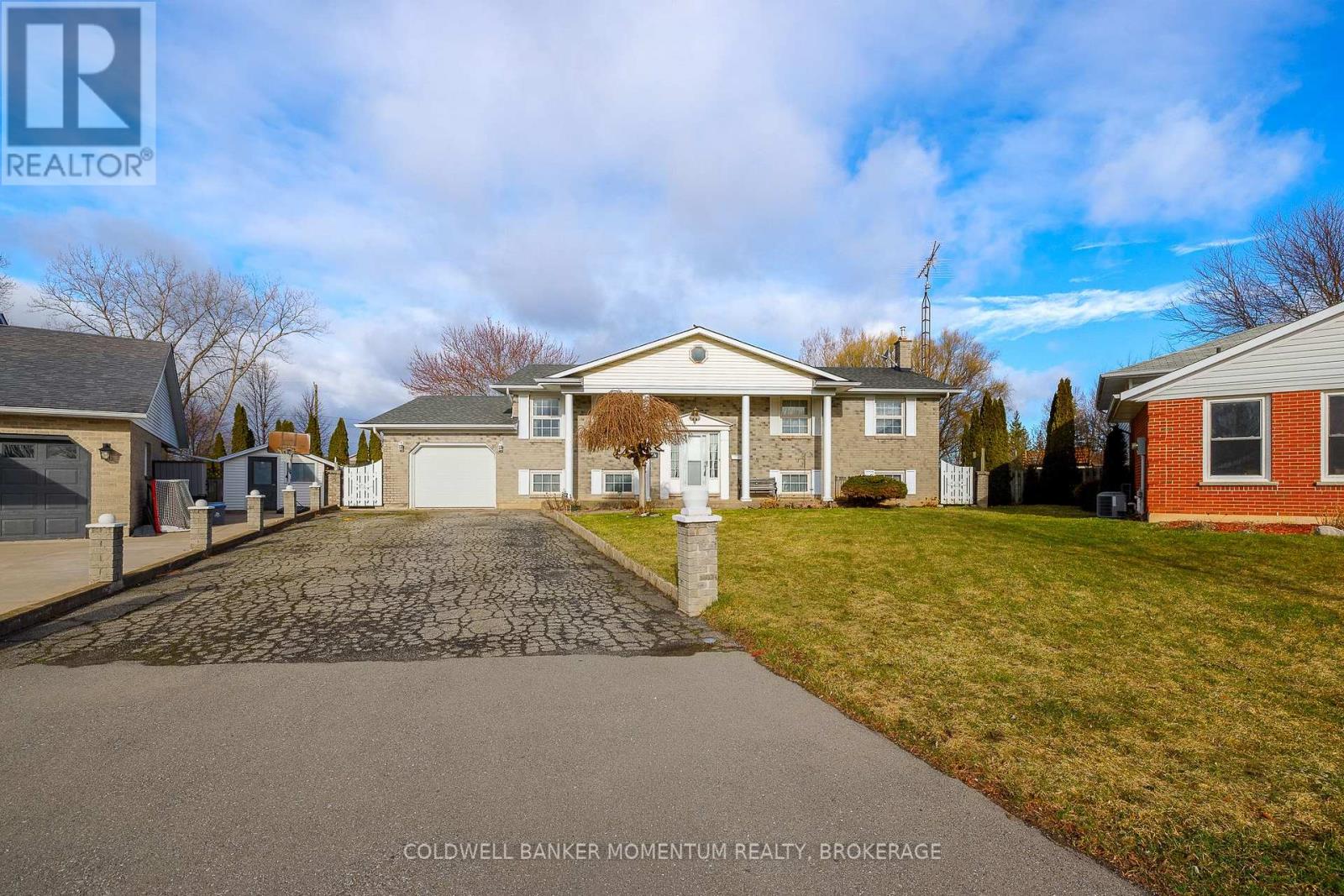 64 Larchwood Circle, Welland (N. Welland), Ontario  L3C 6T2 - Photo 3 - X12885488