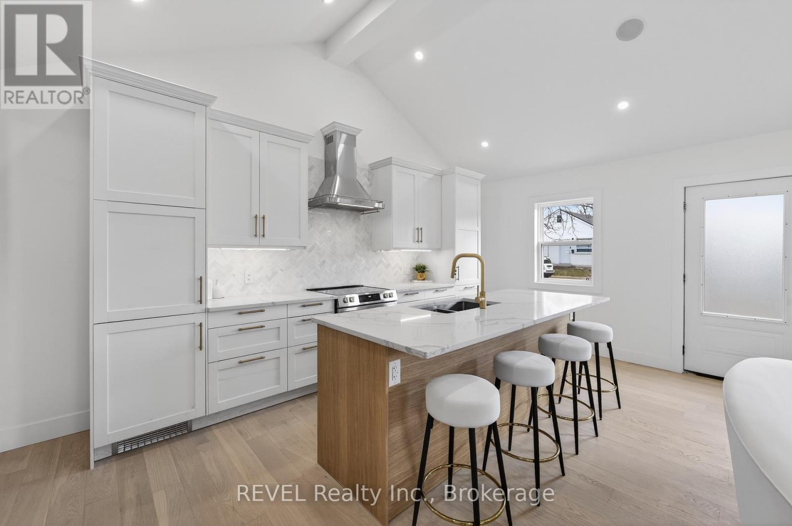 12 Bailey Street, St. Catharines, Ontario  L2S 1J4 - Photo 11 - X12885492