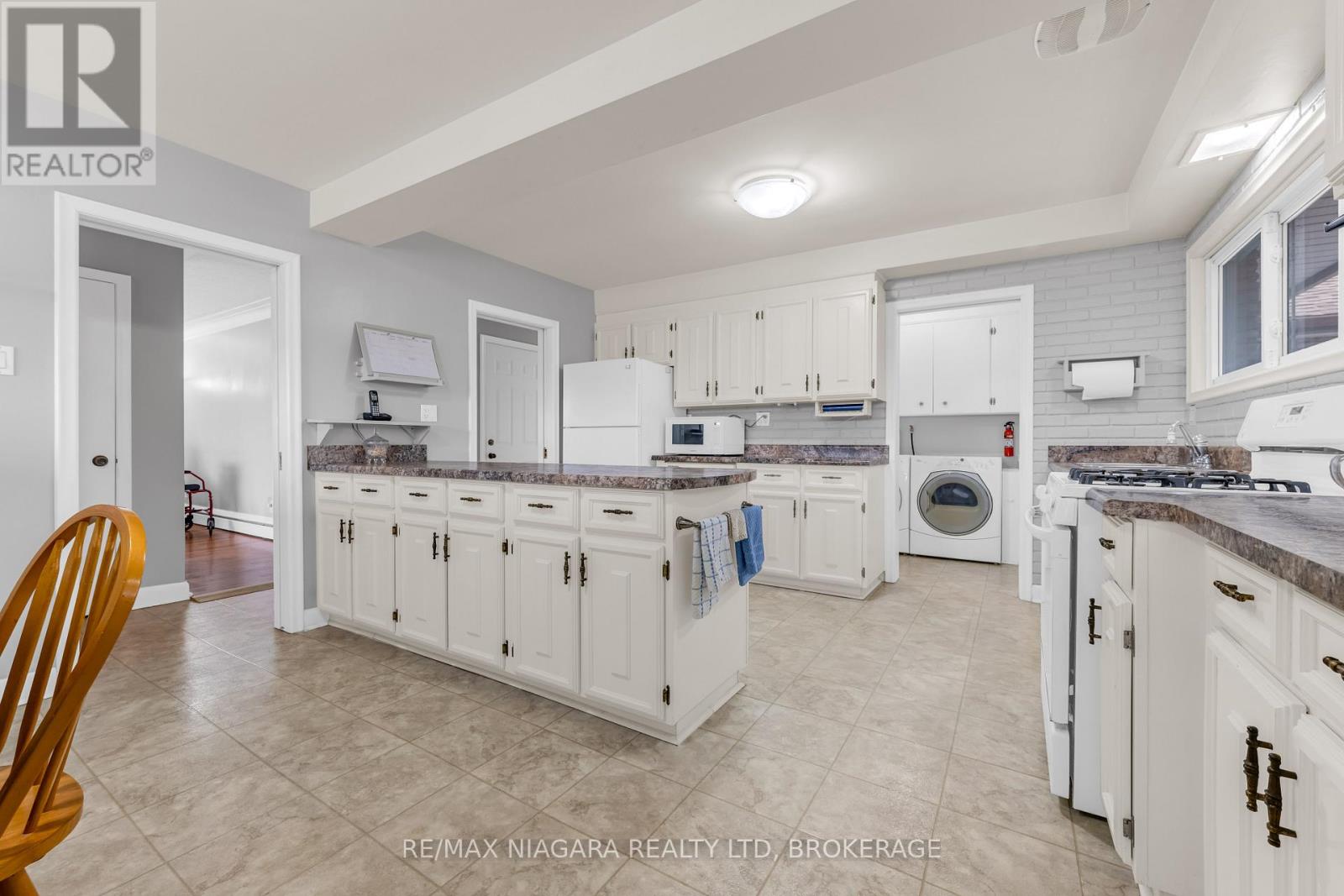 9 Caithness Drive, Welland (Prince Charles), Ontario  L3C 4Z3 - Photo 4 - X12885516