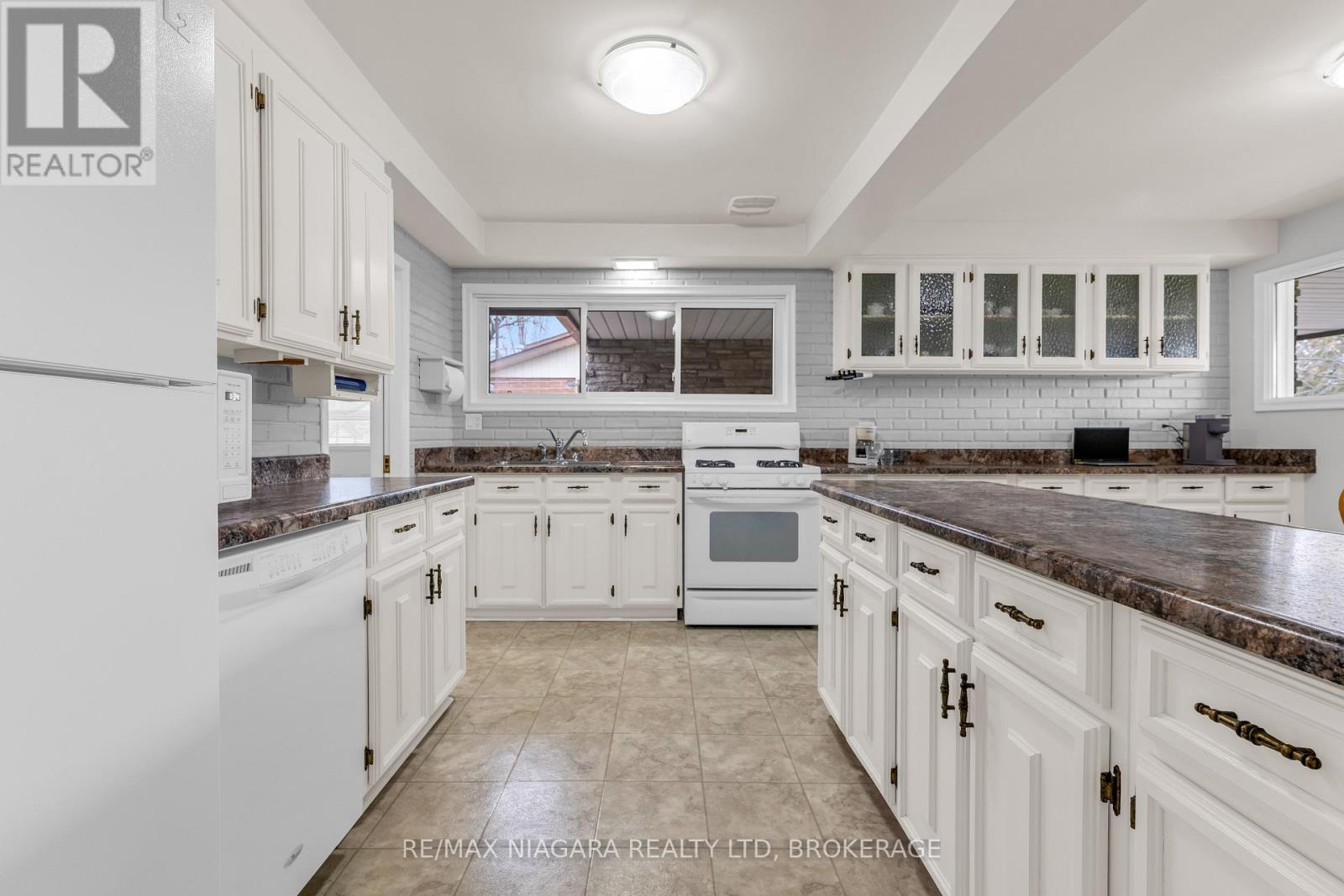 9 Caithness Drive, Welland (Prince Charles), Ontario  L3C 4Z3 - Photo 5 - X12885516