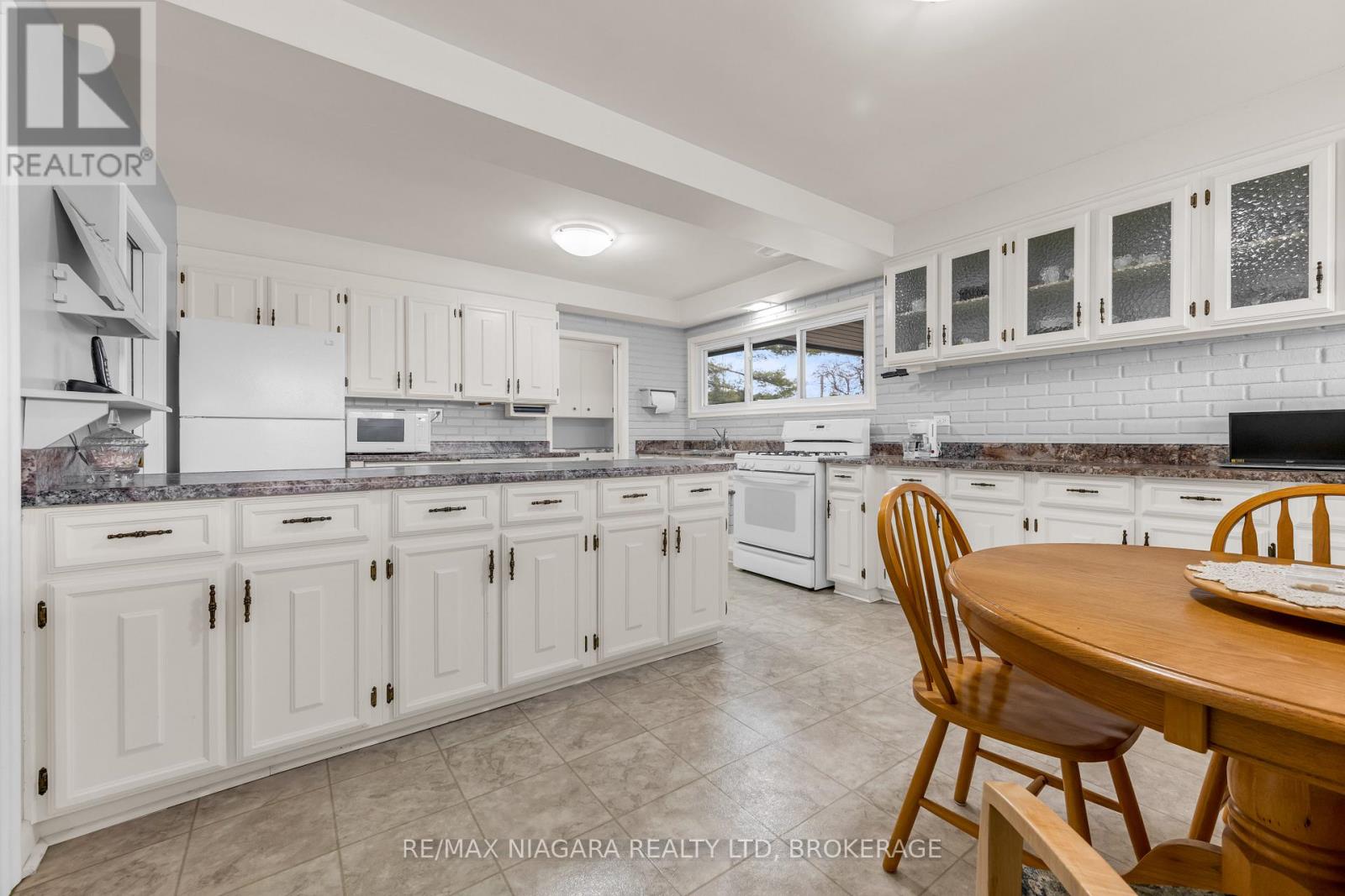 9 Caithness Drive, Welland (Prince Charles), Ontario  L3C 4Z3 - Photo 6 - X12885516