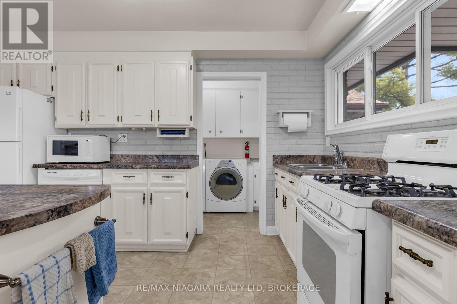 9 Caithness Drive, Welland (Prince Charles), Ontario  L3C 4Z3 - Photo 7 - X12885516