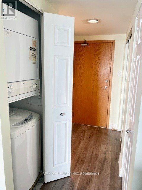 2003 - 99 Harbour Square, Toronto, Ontario  M5J 2H2 - Photo 4 - C12885450