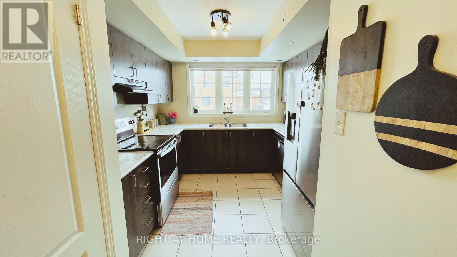 2372 Chevron Prince Path, Oshawa, Ontario L1L 0K9 - Photo 6 - E12885524