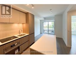 D-325 - 8 BEVERLEY GLEN BOULEVARD, Vaughan, Ontario