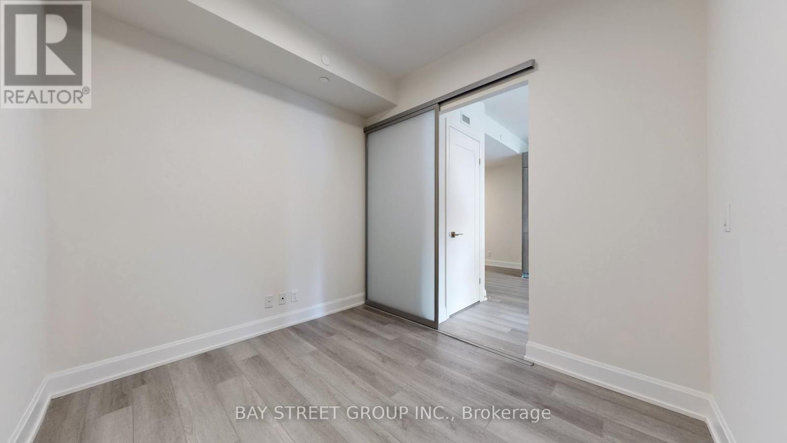 202 - 18 Water Walk Drive, Markham (Unionville), Ontario  L3R 6L5 - Photo 17 - N12885478