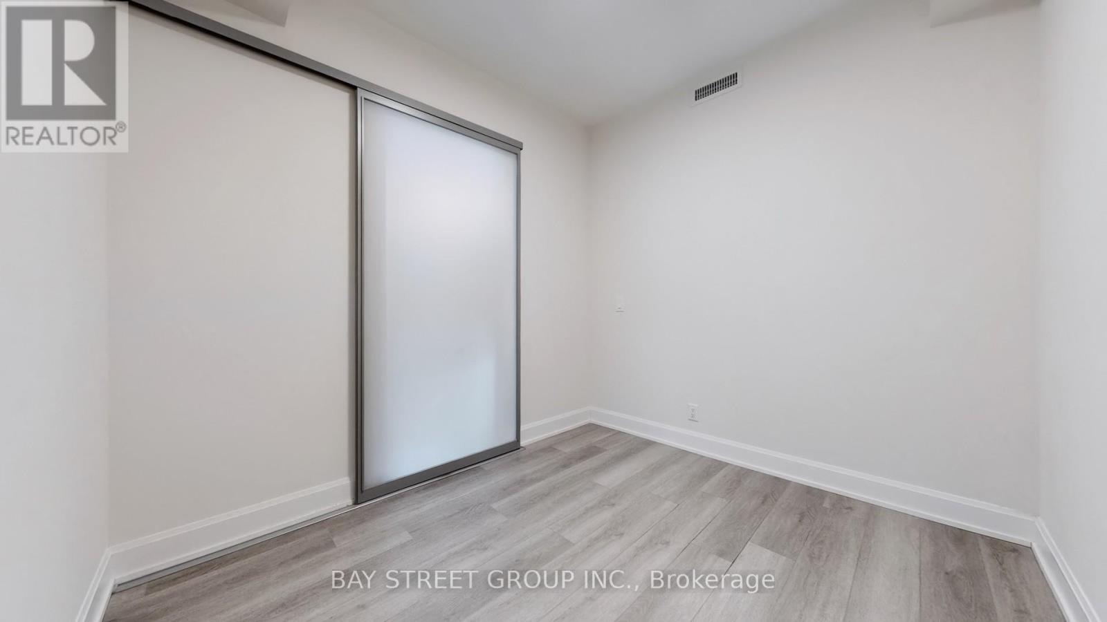 202 - 18 Water Walk Drive, Markham (Unionville), Ontario  L3R 6L5 - Photo 18 - N12885478