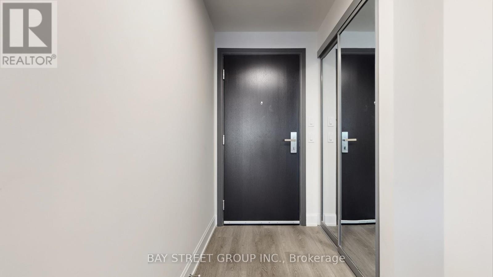 202 - 18 Water Walk Drive, Markham (Unionville), Ontario  L3R 6L5 - Photo 22 - N12885478